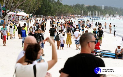<p><strong>GROWTH SUSTAINED</strong>. Tourists flock to Boracay Island, a favorite among locals and foreigners alike. The Philippine tourism industry has sustained its growth as inbound visitor count increased steadily since the start of the year, surpassing the six million mark by the end of September, the Department of Tourism announced Friday (Nov. 8, 2019). <em>(PNA file photo)</em></p>