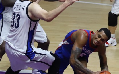 <p>Gilas Pilipinas player Jordan Clarkson tries to escape a pesky defense by South Korea during their match at the 18th Asian Games in Jakarta, Indonesia on Monday (August 27, 2018). The Philippine basketball team lost to Korea, 91-82. <em>(PSC pool photo)</em></p>