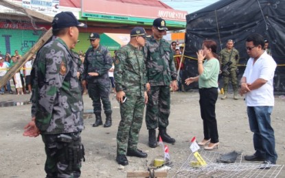 <p>Philippine National Police Director General Oscar Albayalde (center) talks to Mayor Marites Pallasigue as he visits the blast site in Isulan, Sultan Kudarat on Thursday, Aug. 30, 2018. <em><strong>(PRO-12 photo)</strong></em></p>