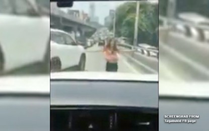<p>The woman in the viral video will be slapped with a fine of PHP500 for violating the Anti-Jaywalking Act while the driver of the vehicle will be fined PHP500 for reckless driving, an official of the MMDA said. <em>(Screengrab from Tagabukid FB page)</em></p>