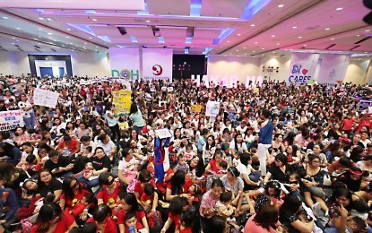 <p><strong>HAKAB NA! 2018.</strong> Hundreds of mothers simultaneously breastfeed their babies at the 'Hakab Na! 2018', held in observance of the National Breastfeeding Awareness Month at the SMX Convention Center in Pasay City on Sunday (Aug. 5, 2018). The event, organized by non-government organization 'Breastfeeding Pinays' in partnership with the Department of Health, aims to promote the importance of giving support to breastfeeding mothers, establish the Philippines as a breastfeeding nation and create a world record as it was held simultaneously in 40 registered locations across the country. <em>(PNA photo by Avito C. Dalan)</em></p>