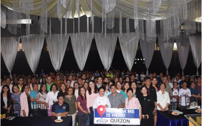 <p><strong>DTI MENTOR ME PROGRAM.</strong> More than 250 aspiring and existing entrepreneurs, mentees, members of local government units, students, exhibitors, and guests join Department of Trade and Industry (DTI) Calabarzon Regional Director Marilou Q. Toledo (center holding the tarp) in a group photo session during the launching of the 4th Kapatid Mentor Me Program (KMME) program for Quezon province, which was held at the St. Jude Coop Hotel and Event Center in Tayabas City on Aug. 30, 2018. <em>(Photo courtesy</em> of DTI Calabarzon)</p>