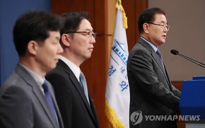 <p>Chung Eui-yong (R), head of the presidential National Security Office, holds a press conference at the presidential office Cheong Wa Dae in Seoul on Sept. 6, 2018 on the outcome of his one-day trip to North Korea the previous day as a special envoy of South Korean President Moon Jae-in.<em> (Yonhap)</em></p>