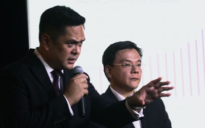 <p><strong>PRESSING ISSUE.</strong> Presidential Communications Operations Office (PCOO) Secretary Martin Andanar assists Department of Finance (DOF) Assistant Secretary Tony Lambino in a question and answer forum during the launch of "The Presser", which aims to address the concerns of the public regarding current issues' at the ASEAN Theater, Philippine Information Agency (PIA) in Quezon City on Monday (Sept.10, 2018). <em>(PNA photo by Oliver Marquez)</em></p>