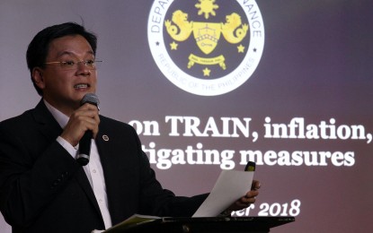 <p><strong>INFLATION 101.</strong> Department of Finance (DOF) Assistant Secretary Tony Lambino explains the factors affecting inflation and its impact to the country's economy during the launch of "The Presser" at the ASEAN Theater, Philippine Information Agency (PIA) in Quezon City on Monday (Sept. 10, 2018). <em>(PNA photo by Oliver Marquez)</em></p>