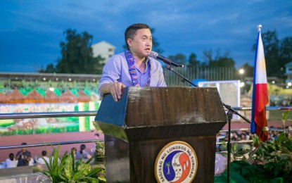 <p><strong>SAP GO IN SURIGAO.</strong> Special Assistant to the President Christopher Lawrence 'Bong' Go speaks to Surigaonons during the 34th Bonok-Bonok Festival on Sunday. <em>(Photo by Rodmer Anduyan)</em></p>