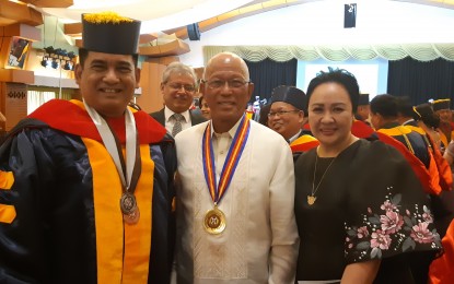 <p><strong>THESIS AWARD.</strong> Army Col. Gulliver L. Señires (left) bags the bronze thesis award and silver medal in academic excellence as he graduated with 65 others at the National Defense College of the Philippines’ Master in National Security Administration (MNSA) Regular Course 53 on Monday (Sept. 10, 2018). Also in photo are Secretary of National Defense Delfin N. Lorenza (center) and Señires' wife, Jennifer, during the graduation rites in Camp Aguinaldo, Quezon City. <em>(Photo provided by Col. Señires)</em></p>