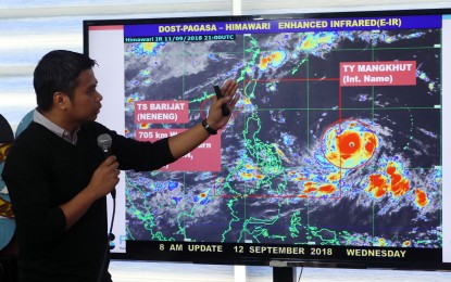 <p><strong>TYPHOON 'OMPONG'.</strong> PAGASA senior weather specialist Chris Perez points to the satellite image of the track of typhoon "Mangkhut" ("Ompong") during a press conference at the weather bureau's main office in Quezon City on Wednesday morning. "Ompong" is expected to bring heavy to intense rains, strong winds, and storm surges in Luzon as it enters the Philippine Area of Responsibility Wednesday afternoon. <em>(PNA photo by Joey O. Razon)</em></p>