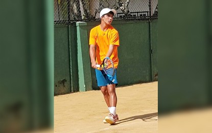 <p><strong>CHAMPION.</strong> Matthew Anton Garcia prepares to serve during the doubles final of the Sri Lanka ITF Junior Circuit Week 1 on Sunday (September 9, 2018). <em>(Contributed photo)</em></p>