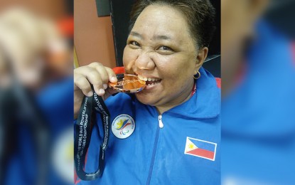 <p><strong>TOP BET.</strong> Powerlifter Adeline Dumapong-Ancheta, shown here with the bronze medal she won in Japan last Wednesday, is one of medal contenders in the 3rd Asian Para Games in Jakarta, Indonesia next month. <em>(Photo courtesy of Irene Soriano-Remo)</em></p>