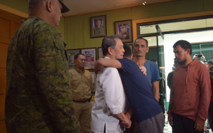 <p><strong>FINALLY FREE.</strong> One of the three Indonesians released by the Abu Sayyaf bandits on Saturday in Sulu hugs Indonesian Ambassador Dr. Sinyo Harry Sarundajang while Lt. Gen. Arnel Dela Vega, Western Mindanao Command (Westmincom) chief (left), looks on. Dela Vega turned them over to Sarundajang on Sunday afternoon at the Westmincom headquarters. <em>(Photo courtesy of Westmincom Public Information Office)</em></p>