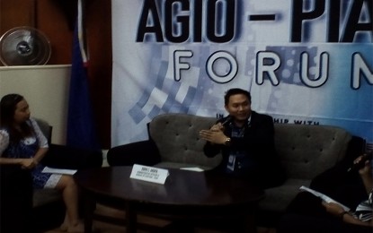 <p><strong>AGIO-PIA FORUM</strong>. Bureau of Customs-Cebu administrative officer Erwin Andaya answers queries about the BOC's operations during the Association of Government Information Officers-Philippine Information Agency 7 forum on Tuesday. (<em>Photo by Luel Galarpe/PNA</em>)</p>