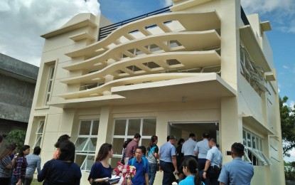 <p><strong>NEW BUILDING.</strong> The Bureau of Fisheries and Aquatic Resources (BFAR) inaugurates its PHP5-million building for its Iloilo provincial office situated inside the Philippine Fisheries Development Authority (PFDA) complex in Barangay Tanza, Iloilo City on Tuesday (Sept. 18, 2018) <em>(Photo by Pearl G. Lena)</em></p>