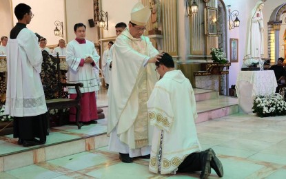 <p><strong>RITE OF ORDINATION.</strong> Dumaguete Bishop Julito Cortes presides the ordination of Fr. Alvin Villaflores to the Order of the Priesthood and Rev. John Renil Quillope to the Order of the Deaconate, on Tuesday, Sept. 18, 2018. <em>(Photo by Mary Judaline F. Partlow)</em></p>