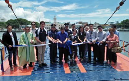<p><strong>NEW TERMINAL.</strong> Iloilo City Mayor Jose Espinosa III  (center) graces the opening of the new Archipelago Philippines Ferries Corporation Fast Cat terminal and ramp at the Iloilo City passenger terminal in  Brgy. Progreso, Lapuz, on Wednesday (Sept 19, 2018).<em> (Photo by Perla Lena) </em></p>