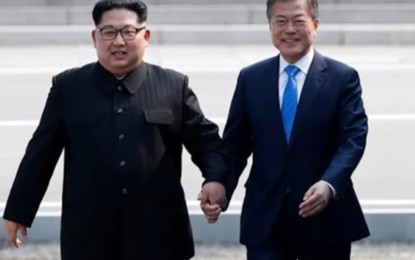 <p>North Korean leader Kim Jong-un (left) and South Korean president Moon Jae-in (right). <em>(File photo)</em></p>