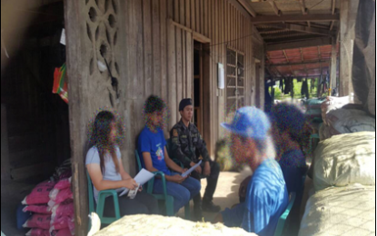<p><strong>SURRENDER. </strong>Elements of the 76th Infantry (Victrix) Battalion and local police in Occidental Mindoro assist three New People’s Army (NPA) surrenderers, identified only as alias “Juliet” (left), alias “Carlo” (center) and alias “Jet” (wearing blue cap), on Thursday (Sept. 20, 2018). Five other NPA members recently surrendered to government troops in Laguna. <em>(Photo courtesy of 2ID-PAO</em>)</p>