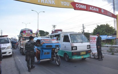 <p><strong>MARTIAL LAW.</strong> Police personnel inspect vehicles passing through a checkpoint in one of the entry and exit points of General Santos City. Police authorities in Soccsksargen will leave the decision to top officials of the Philippine National Police whether it should recommend the lifting of the prevailing martial law in Mindanao.<em> (File photo courtesy of the city police)</em></p>
