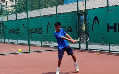 <p><strong>FIRST-ROUND WINNER.</strong> Marc Andrei Jarata returns the ball during the first-round of the PREC 14 and Under Championships in Selangor, Malaysia on Wednesday. <em>(Photo courtesy of Angelica Alcala)</em></p>