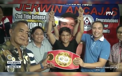 <p>File video grab photo of Jerwin Ancajas (center), International Boxing Federation junior featherweight champion. Ancajas retains his title, after scoring a split draw against Alejandro Santiago of Mexico at the Oracle Arena in Oakland on Saturday (Philippine time/September 29, 2018).<em> (Video grab from PTV) </em></p>