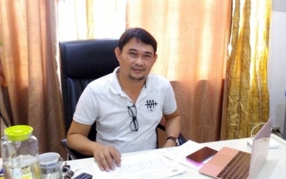 <p><strong>OBJECTION FILED.</strong> Atty. Roberto A. Salazar, Antique Provincial Election Supervisor, says the Election Registration Board of Pandan, Antique will hear the opposition on the transfer of registration from Malabon City to Pandan, Antique  of Senator Loren Legarda this coming October 25. <em>(Photo by Annabel Petinglay) </em></p>