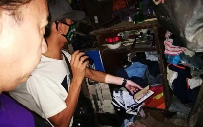 <p>Police operatives of the Sta. Ana Police Station in Davao City raid the house of suspected drug peddler Rusty Limalima Gomez, who was eventually killed during the implementation of  search warrant. <em><strong>Photo courtesy of PRO-11 PIO</strong></em></p>