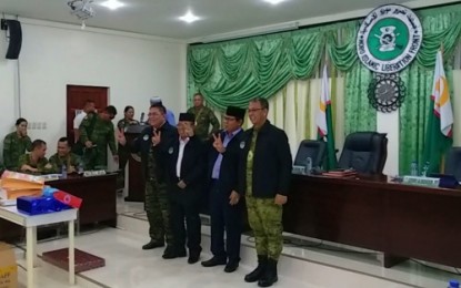 <p><strong>PEACE.</strong> Armed Forces Chief of Staff General Carlito Galvez Jr. (right) flashes the peace sign together with Moro Islamic Liberation Front chairman Al Haj Murad Ebrahim (2nd from right) during the AFP chief’s visit to Camp Darapanan, the MILF’s main camp situated in Barangay Simuay, Sultan Kudarat, Maguindanao on Saturday (Oct. 6, 2018). <em>(Photo courtesy of Alih Anso – Cotabato Media Group)</em></p>