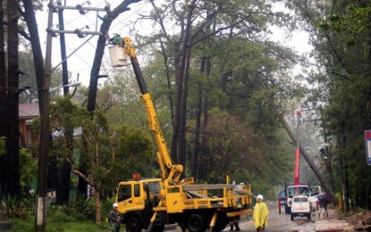 <p><strong>LIGHT FIXES.</strong> Workers of Benguet Electric Cooperative (Beneco) fix power distribution lines damaged by Typhoon Ompong last month to  restore electricity within its franchise area. Beneco is open to the entry of private solar power firm Solar Para Sa Bayan to energize far-flung villages in Benguet as long as the cost is affordable to  consumers. <em>(File Photo by Redgie Melvic Cawis/PIA-CAR)</em></p>