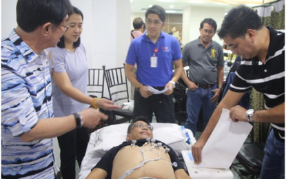 <p><strong>HEALTH WORKERS.</strong> Department of Health (DOH) Calabarzon Regional Director Dr. Eduardo C. Janairo (left) spearheads the training of government health workers in Calabarzon on the operation of Electrocardiogram (ECG) and Ultrasound machines at Eurotel Hotel, Quezon City on Oct. 9 to 10 and Oct. 20-18. <em>(Photo courtesy of DOH4A-MRCU)</em></p>