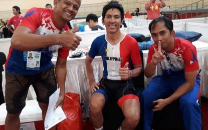 <p><strong>CHAMPS</strong>. Cyclist Arthus Bucay (center) poses with coach Norberto Oconer (left) and teammate Godfrey Taberna after winning the men's Individual Pursuit 4000-meter C5 event in the 2018 Asian Para Games at the Jakarta International Velodrome in Indonesia on Friday (Oct. 12, 2018). Bucay also won the bronze in the Time Trial, while Taberna got the bronze in the Road Race C4 event. <em>(Photo courtesy of Beatrice Lajawa)</em></p>
