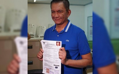 <p><strong>FILING OF COC.</strong>  Albay Rep. Joey Salceda filed on Friday his Certificate of Candidacy (COC) with the Commission on Election (COMELEC) Albay provincial office. <em>(Photo from Joey Sarte Salceda FB page)   </em></p>