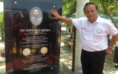 <div><strong>WWII HEROES. </strong>Pangasinan's second district Representative Leopoldo N. Bataoil shows the marker honoring his late uncle, 3Lt. Leopoldo G. Bataoil at the blessing of the Memorial Park facing the Lingayen Gulf. Bataoil received in behalf of his family the US Congressional Gold Medal. <em><strong>(Photo by Liwayway Yparraguirre)</strong></em></div>
<div class="yj6qo"> </div>