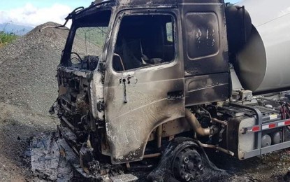 <p><strong>TORCHED.</strong> The transit mixer owned by RNGM Company that was burned by heavily armed rebels in Sitio Dimabuyo, Barangay Villa Aurora in Aurora Province on Tuesday, Oct. 16, 2018. <em>(Photo by Jason de Asis)</em></p>