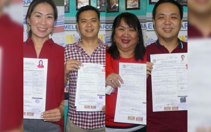 <p><strong>FAMILY AFFAIR.</strong> Members of Tan family in Samar show their certificates of candidacy, (L-R) Sharee Ann for congresswoman (2nd district), Stephen James for congressman (1st district), Milagrosa for governor, and Michael for vice governor. The Tans filed their COCs on Wednesday afternoon (October 17, 2018). <em>(Photo from FB page of Governor Sharee Ann Tan)</em></p>