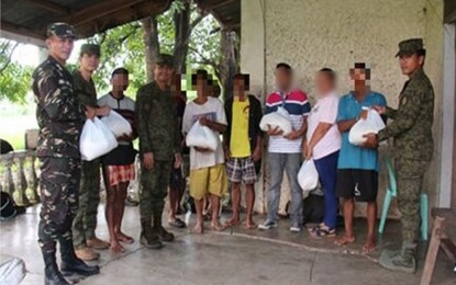 <p><strong>MINDORO SURRENDERERS</strong>. Six supporters of the New People’s Army (NPA) communist terrorist group, whose identities have been withheld, have voluntarily surrendered to the troops of the 4th Infantry Battalion (4IB) in Occidental Mindoro on Oct. 16, 2018, <em>(Photo courtesy of 2ID-DPAO)</em></p>