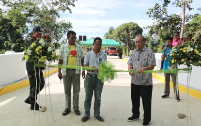 <p><strong>NEW SOUTHERN PALAWAN BRIDGE INAUGURATED:</strong> (From left) Palawan Board Member Albert Rama, Aborlan acting Mayor Lito Tito, and Governor Jose Alvarez cut the ribbon of the Apis Bridge during its inauguration on Wednesday (October 17, 2018). The new reinforced concrete deck girder bridge will connect two major barangays in Aborlan to further spur their economic development. <em>(Photo courtesy of Palawan Provincial Information Office)</em></p>