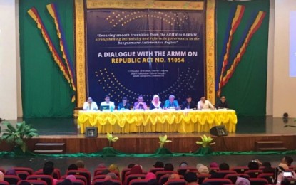 <p><strong>FACE TO FACE.</strong> The coordination panel for transition of the Autonomous Region in Muslim Mindanao to the anticipated Bangsamoro political entity during a dialogue held Wednesday (Oct. 17, 2018) with ARMM employees at Shariff Kabunsuan Complex, the provisional seat of the ARMM in Cotabato City.<em><strong> (Photo by PNA Cotabato)</strong></em></p>