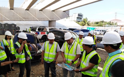 <p><strong>NLEX HARBOR LINK</strong>. Department of Public Works and Highways Secretary Mark Villar and Metro Pacific Tollways and NLEX Corporation president Rodrigo Franco, along with other DPWH officials, discuss work development at the North Luzon Expressway Harbor Link Segment 10 on Friday, Oct. 19, 2018. <em><strong>(Photo by Manny Balbin)</strong></em></p>