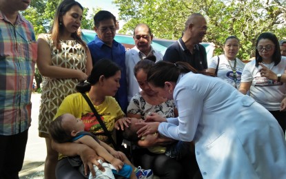 <p>A medical officer administers the oral polio vaccine to one of the target children during the launching of the door-to-door supplemental immunization under the ToDOH Ligtas sa Polio at Tigdas program of the DOH-CHD6 in Iloilo City on Monday (Oct. 22, 2018).</p>
<p> </p>
<p> </p>