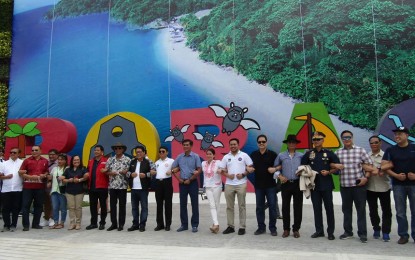 <p><strong>STRIKE A POSE.</strong> Members of the Boracay Interagency Task Force and other Cabinet secretaries pose in front of the new Boracay icon at the Cagban Port during the reopening of the island on Friday (October 26, 2018). <em>(Photo by Karen Bermejo) </em></p>