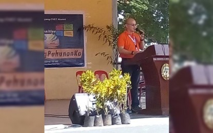 <p><strong>TRAININGS FOR TRIBAL MEMBERS VOWED.</strong> Technical Education and Skills Development Authority Antique provincial director Jose Gerry Hallares says more Indigenous Peoples  are expected to avail of skills training in 2019. Meeting tribal leaders next year is also in his plans, he said in an interview on Friday (October 26, 2018).  <em>(Photo by Annabel Petinglay) </em></p>