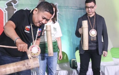 <p><strong>TUBA TASTE TEST.</strong> Maguindanao Rep. Zajid Mangudadatu pours 'tuba' (local wine extracted from coconut tree) to A glass container during the 10th "Oktubafest" local wine tasting event in Tacloban on Friday (October 26, 2018).<em> (Photo from FB page of Rep. Zajid Mangudadatu)</em></p>