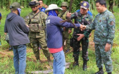 BIFF leader, 8 others surrender in Maguindanao | Philippine News Agency