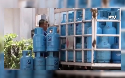 <p><strong>PRICE HIKE</strong>. Prices of liquefied petroleum gas increase on Thursday (Feb. 1, 2024). The adjustments reflect a PHP7.70 to PHP10.45 increase in the prices of a regular 11-kilogram LPG tank. <em>(File photo)</em></p>