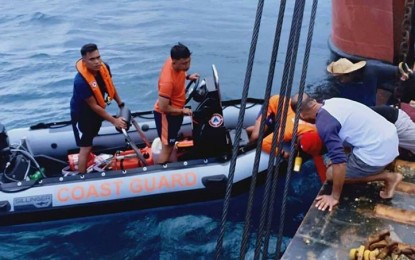 <p><strong>NO OIL LEAK. </strong>Personnel of the Philippine Coast Guard rescue the 12 crew members of cargo vessel LCT Bato Twin that sank off the waters of Sambiray Caticlan Anchorage on Sunday (Nov. 4, 2018). <em>(Photo by PCG Western Visayas)</em></p>