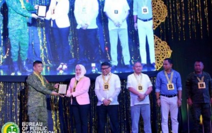 <p><strong>SENTINELS.</strong> A representative from the Army’s 603rd Brigade receives an award as one of the ten outstanding stewards of the environment during the 2018 Gawad Kalikasan awarding ceremony led by the Department of Environment and Natural Resources – Autonomous Region in Muslim Mindanao in Cotabato City. <em><strong>(Photo by BPI - ARMM)</strong></em></p>