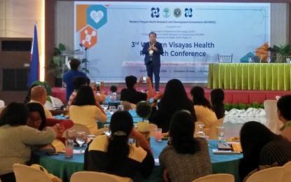 <p><strong>BIOMEDICAL INNOVATIONS.</strong> Dr. Raul V. Destura talks about the 'Philippine Landscape from Biomedical Innovations to Industry Adaptation –Transforming Challenges into Opportunities' before participants of the 3<sup>rd</sup> Western Visayas Health Research Conference held at this city which ended on Wednesday (November 7, 20180 (<em>Photo by Perla Lena) </em></p>
<p> </p>