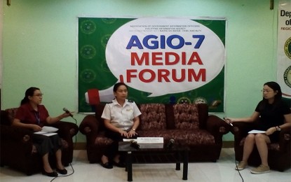 <p><strong>NO COUNTERFEIT DRUGS.</strong> Food and Drug Administration-Central Visayas (FDA-7) licensing officer Grace Cardona (middle) says no counterfeit medicines were sold in Cebu this year during the Association of Government Information Officers (AGIO-7) Media Forum on Tuesday (November 13, 2018). The Philippine Information Agency-7, led by Hazel Gloria (left), hosted the gathering. (<em>Photo by Luel Galarpe</em>)</p>