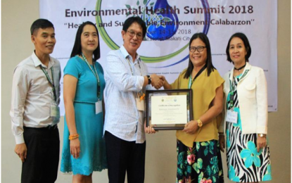 <p><strong>BEST VILLAGE.</strong> <br />Department of Health (DOH) Calabaron Regional Director, Dr. Eduardo C. Janairo leads in the awarding of outstanding barangays which have demonstrated best sanitation practices and exemplary contributions in meeting and sustaining the Philippine Sanitation Sector Roadmap targets and the Millennium Development Goals (MDGs) on Water and Sanitation during the first ever two-day environmental health summit themed “Healthy and Sustainable Environment” held at a Makati City Hotel from Nov. 15 to 16.<em> (Photo courtesy of DOH4A-MRCU)</em></p>