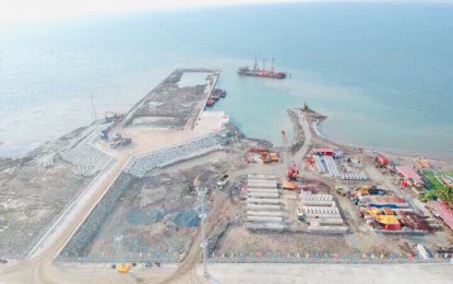 <p>The Cavite Gateway Terminal, which will be the first container barge port in the country, will allow efficient transport of cargo from the Port of Manila to Cavite through barges and roll-on roll-off (RoRo) operations. It is expected to ease traffic congestion on major roads in Metro Manila. <em>(Photo courtesy of DOTr) </em></p>